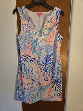 Lilly Pulitzer Sleeveless V-Neck Shift Dress in Multi Coral Blue